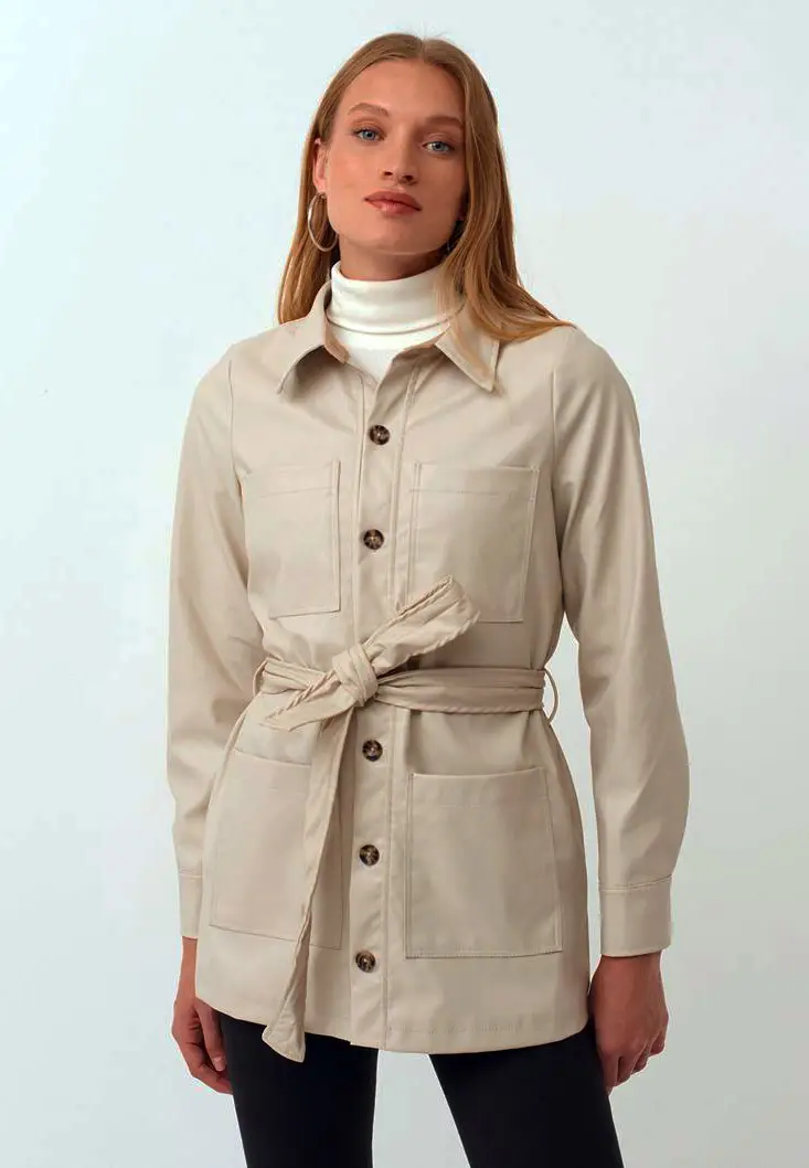 ماتو کت چرم گیاهی شلوار سیاه مجله ازمیر تایمز